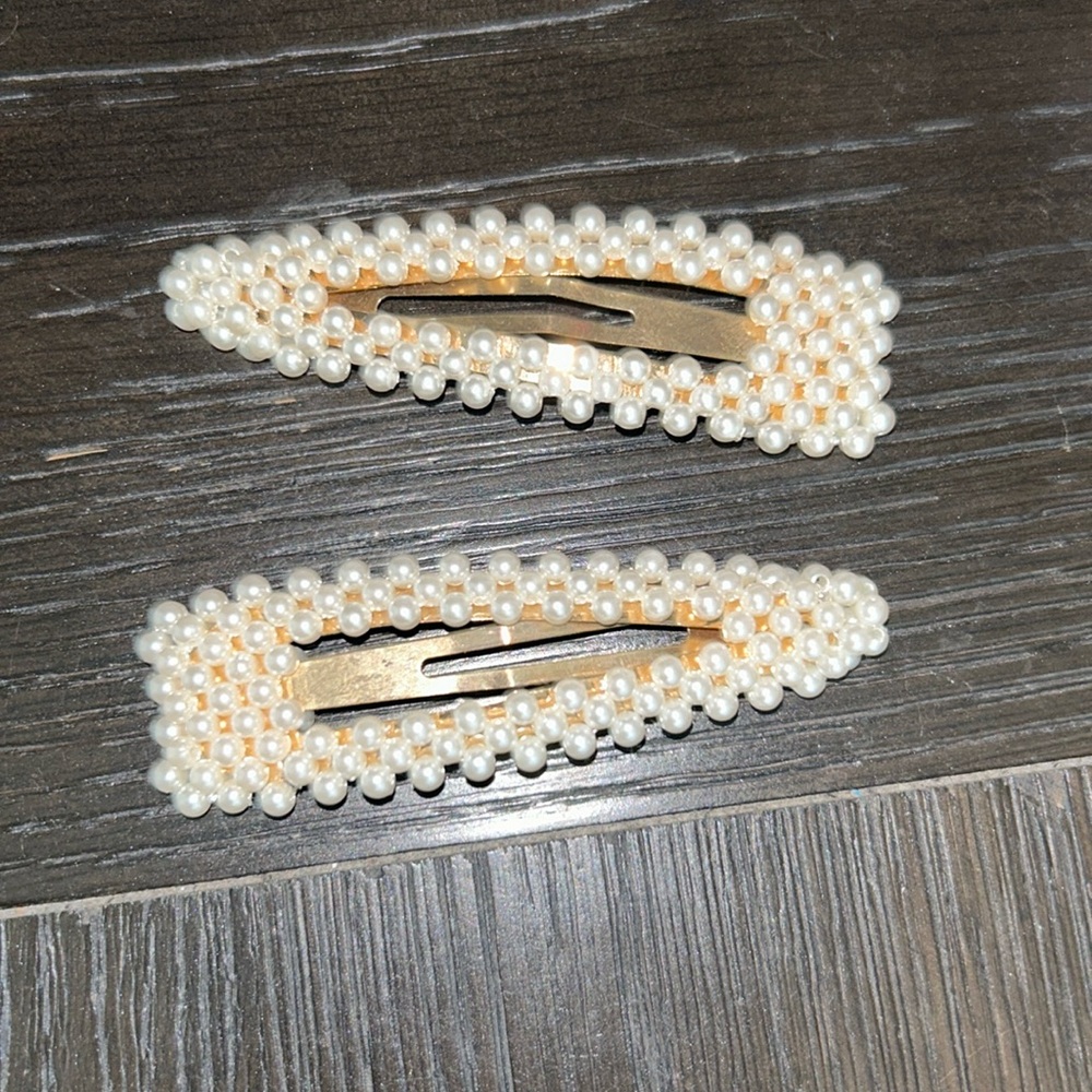 Oversized pearl barrette set